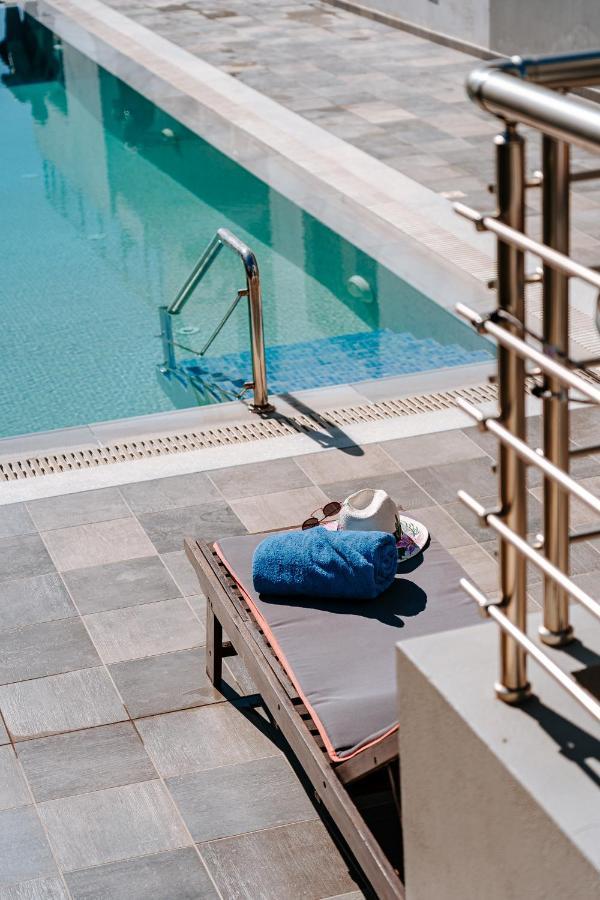 The Palm, & Airport Closeby - Pool *
