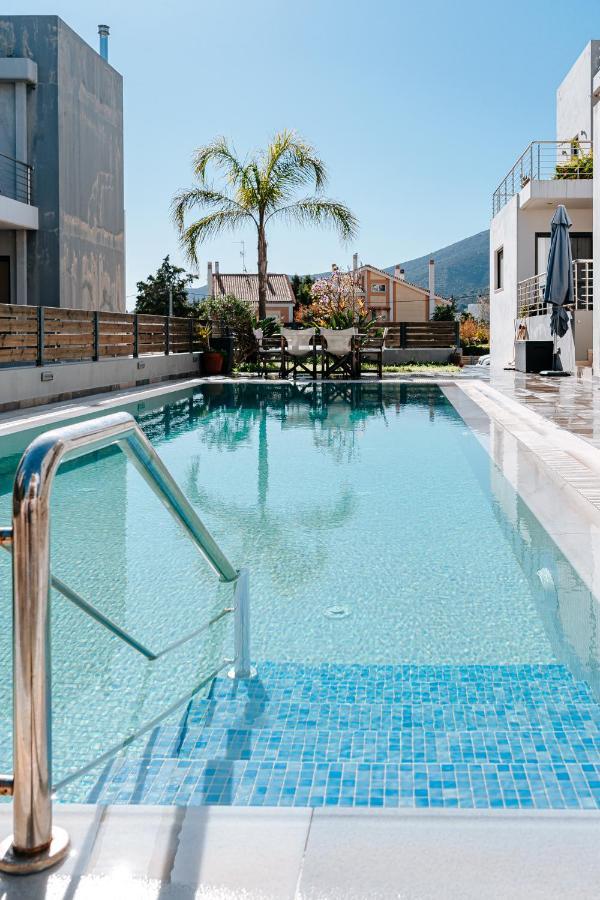 The Palm, & Airport Closeby - Pool